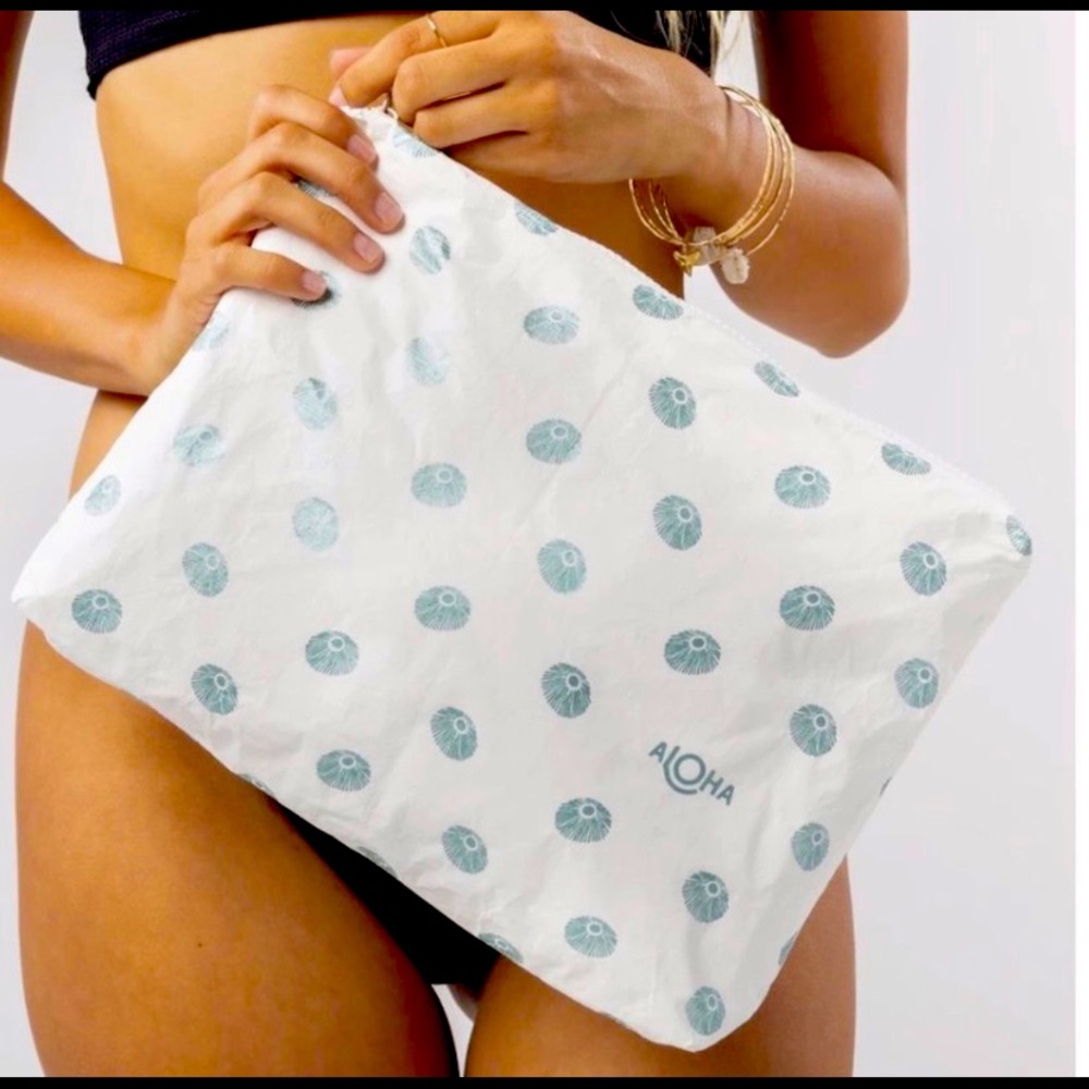 BNWT Aloha Collection Opihi Mid Size Pouch